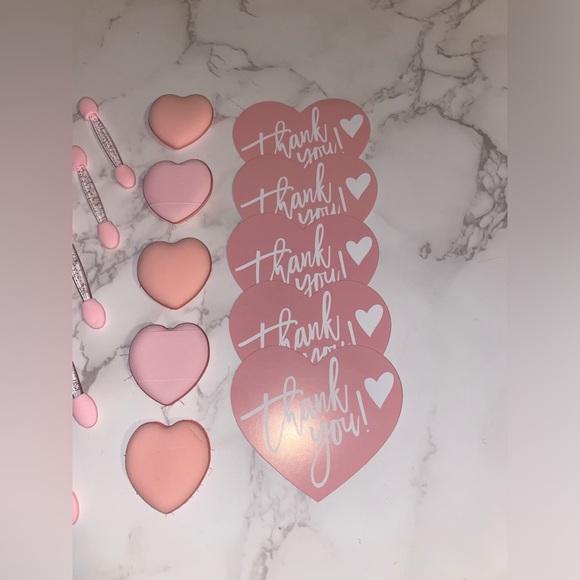 MAKE-UP FREEBIE FOR YOUR BUYERS BUNDLE - Picture 4 of 5